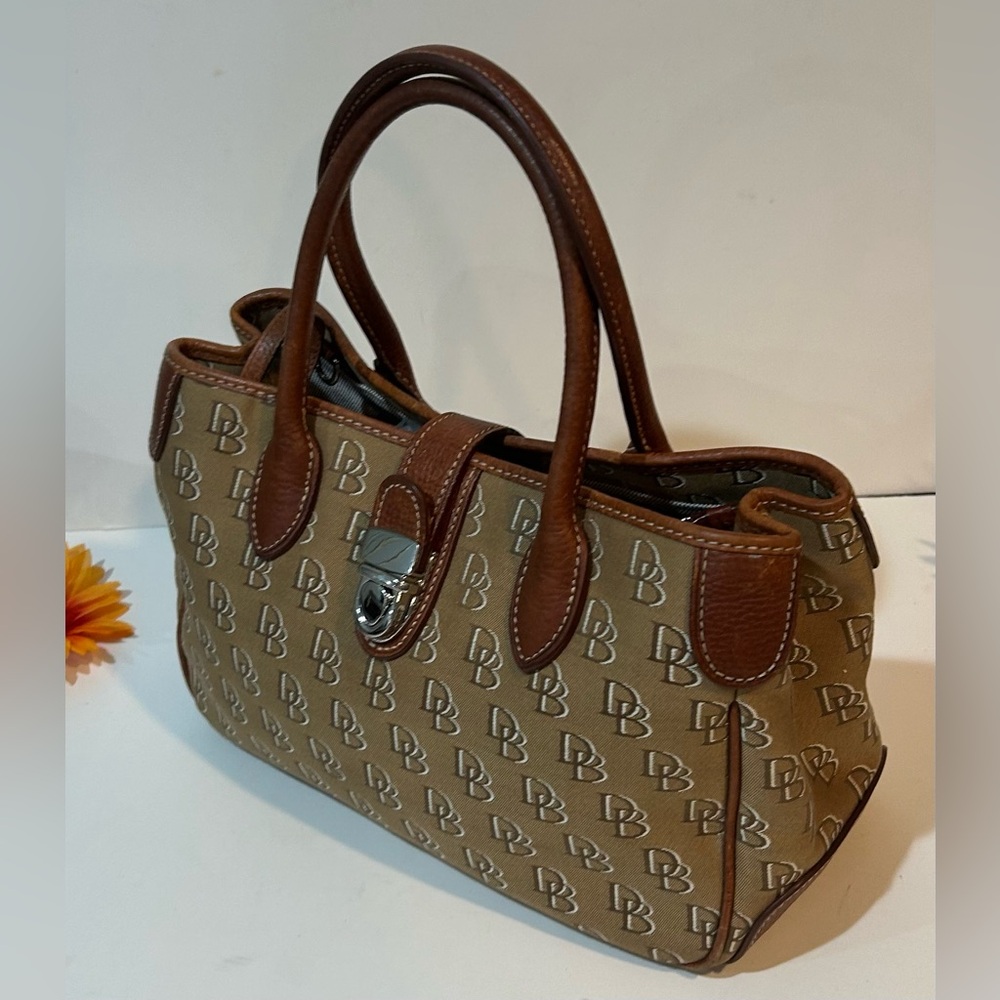 Authentic Dooney & Bourke DB Logo Satchel Classic & Timeless Everyday Bag - Picture 5 of 12